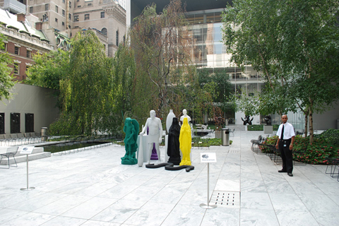 PEOPLE STANDING IN THE GARDEN (KATHARINA FRITSCH. FIGURENGRUPPE, 2011,BRONZE, COPPER, AND STAINLESS STEEL, LACQUERED)