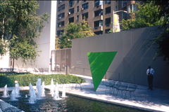 POOL AND E. KELLY WALL FOREGROUND (ELLSWORTH KELLY GREEN BLUE 1968, PAINTED ALUMINIUM)