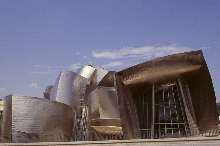 F. GEHRY, BILBAO: TRY TO REMEMBER RONCHAMP