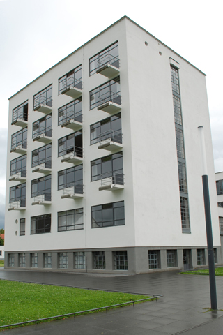 W. GROPIUS, DESSAU: PUPILS STUDIO-DORMITORY BUILDING