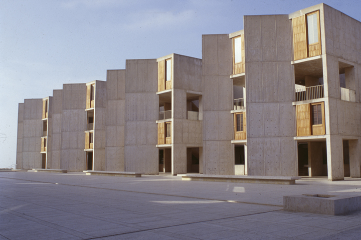 L. I. KAHN, LA JOLLA: WALLS AN WOOD FAADE