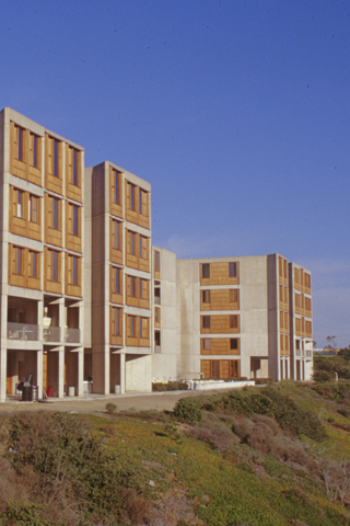 LUIS I. KAHN, LA JOLLA: OCEAN SIDE