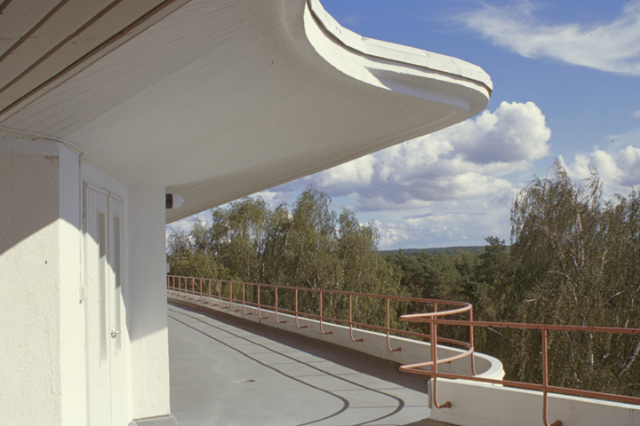 A. AALTO, PAIMIO: TURNED ROOF