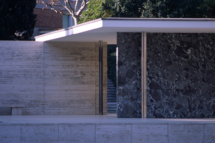 L. MIES VAN DER ROHE, BARCELONA: �AGAIN THE STREET�