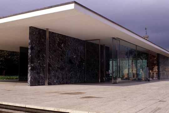 L. MIES VAN DER ROHE, BARCELONA: ROOF AS TRANSFER OF FLOOR