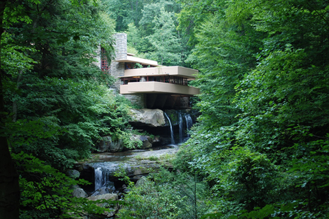 F. L. WRIGHT, BEAR RUN: ORGANICALLY TRUE TO NATURE