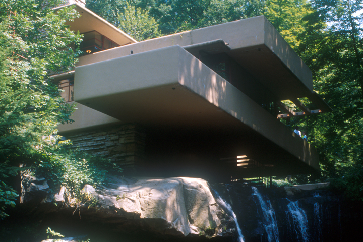 F. L. WRIGHT, BEAR RUN: CANTILEVERS BEFORE THE FALL