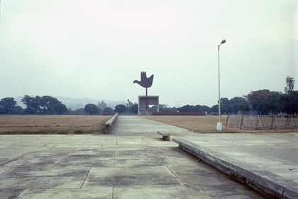 WALK WAY TO MAIN OUVERT