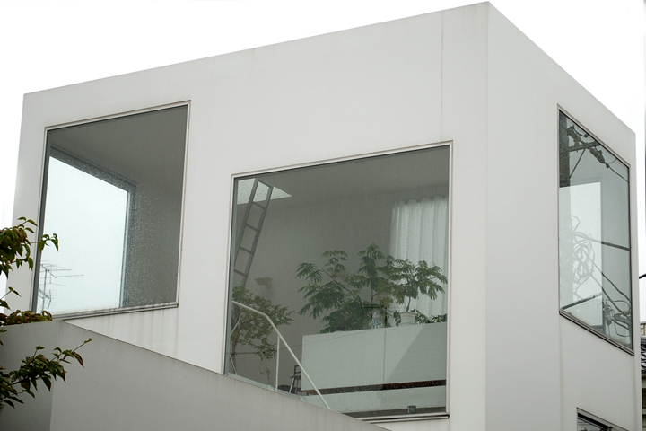 R. NISHIZAWA,TOKYO: “FROM WINDOWS TO WALL OPENINGS”