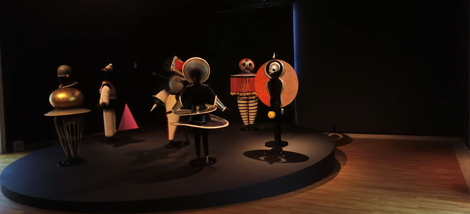 SCHLEMMER TRIADIC BALLET THROUGH THE PRISM OF THE PRESENT DAY
