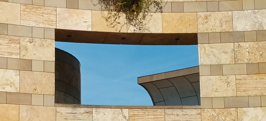 PASS-TROUGH WINDOW