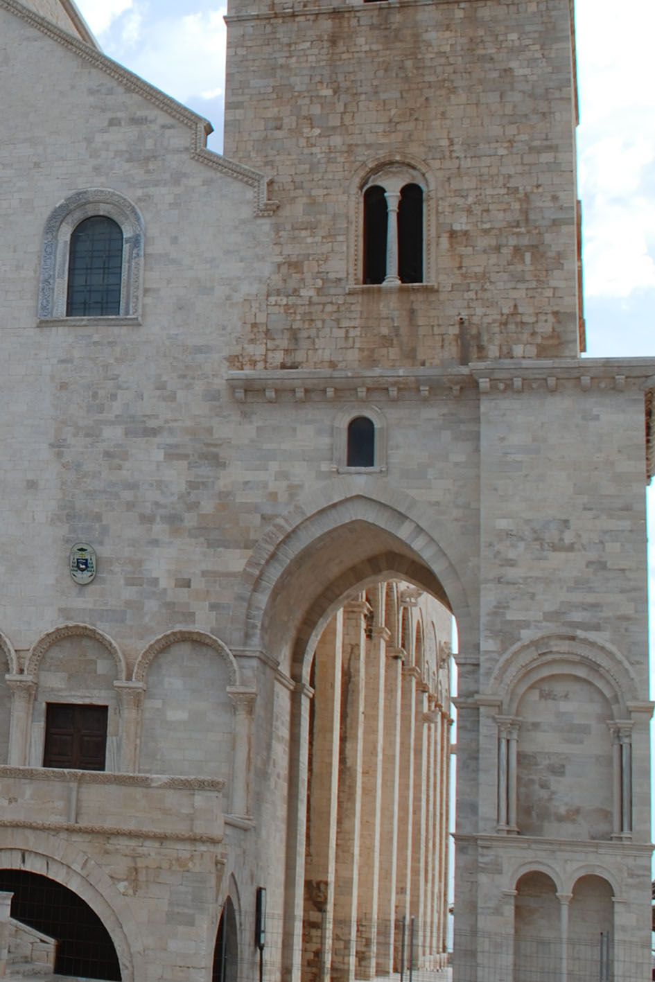 HIGH POINTED ARCH TO EAST: SAILING TO BYZANTIUM?