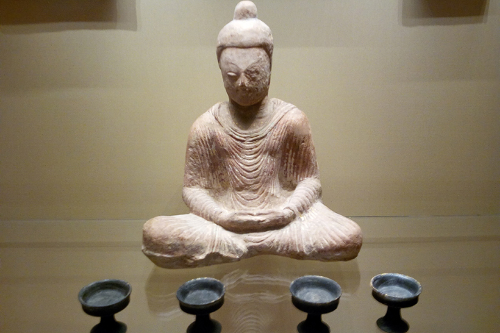 sitting buddha 8th cent