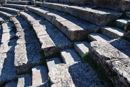 POLYKLEITOS, EPIDAURUS: RUNNING SITS