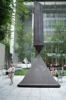 MAN AND OBELISK (BARNETT NEWMAN, BROKEN OBELISK, 1963, COR TEN STEEL, 749.9 X 318.8 X 318.8)