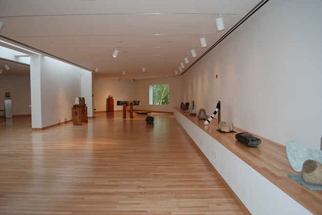 I. NOGUCHI, NEW YORK: MAIN HALL TO THE WINDOW