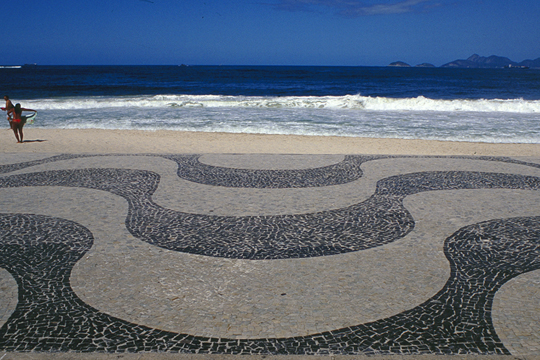 R. BURLE MARX, RIO DE JANEIRO: MOSAIC WAVES MEET SEA WAVES