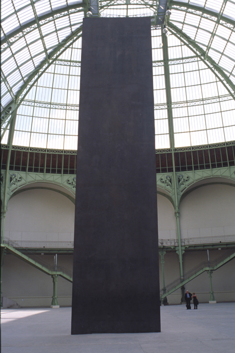 R. SERRA, PARIS: STANDING ALONE UNDER A GLASS DOME