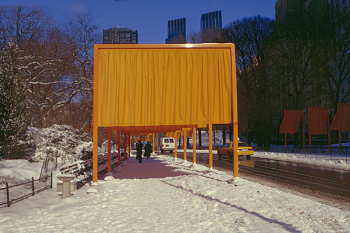 CHRISTO AND JANNE-CLAUDE, NEW YORK: WALKING AT LEISURE