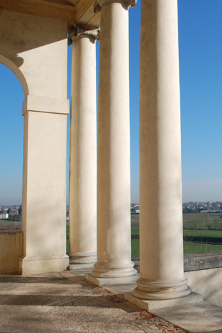 A. PALLADIO, VICENZA: FOREGROUND AND BACKGROUND INTERLOCKING