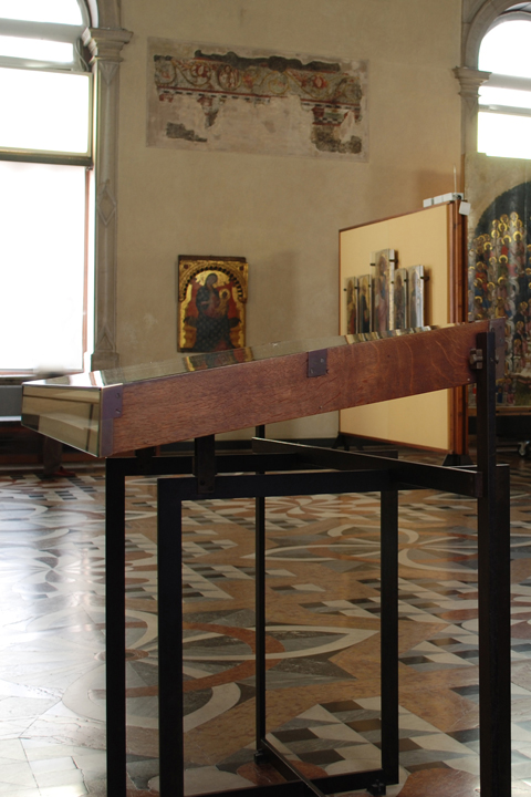 C. SCARPA, VENEZIA: �ESPOSITORE-TECA A LEGGIO�