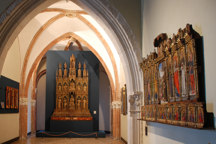 C. SCARPA, VENEZIA: �EX CHIESA DI SANTA MARIA DELLA CARIT� (Sala 23),       CAPPELLA LATERALE�