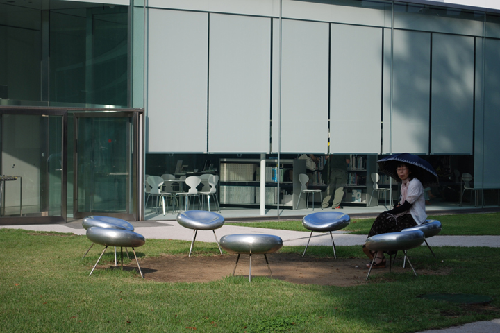 SANAA, KANAZAWA: WOMAN SITTING