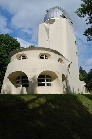 E. MENDELSOHN, POTSDAM: GROUND AND ARCHITECTURE