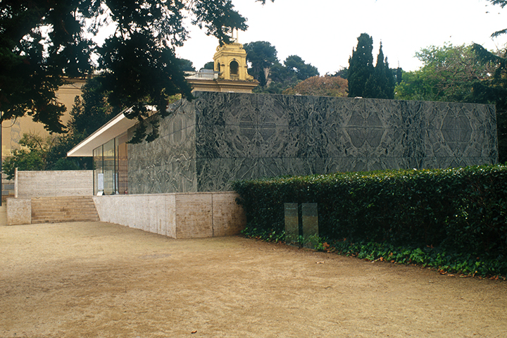 L. MIES VAN DER ROHE, BARCELONA: �FROM THE STREET�