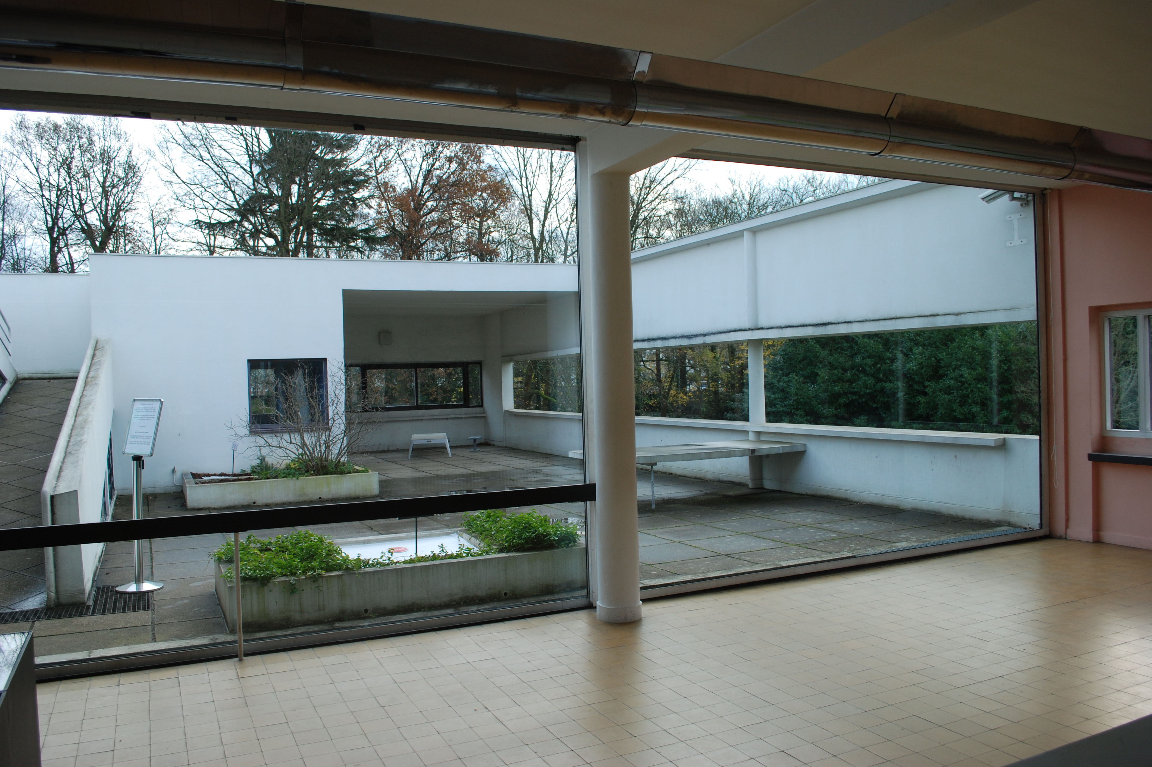 LE CORBUSIER, POISSY: LE DEDANS DEVIENT DEHORS