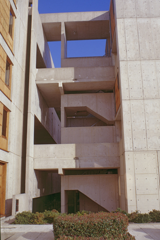 KAHN LA JOLLA: STAIRS