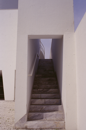 SIZA VEIRA VILLA DO CONDE: �SHADOW PASSAGE�