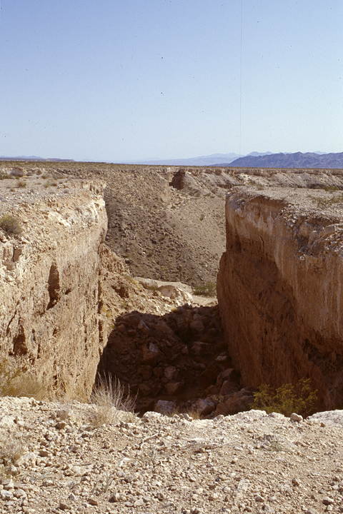 M. HEIZER, OVERTON: FLYING BRIDGE EXPLORING EMPTY