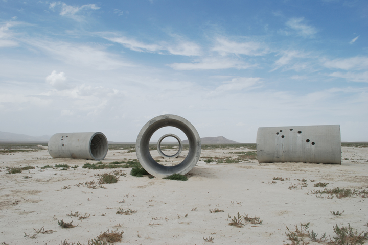N. HOLT, LUCIN: �TELESCOPE TO HORIZON�