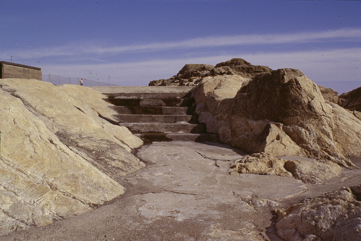 . SIZA, LEA DA PALMEIRA: CONCRETE STAIR AND NATURALE ROKS