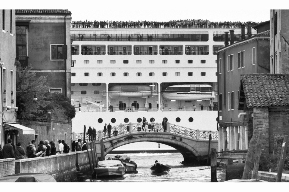Gianni Berengo Gardin, Davanti alle Zattere, nel Canale della Giudecca
© Gianni Berengo Gardin-Courtesy Fondazione Forma per la Fotografia